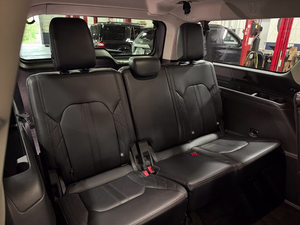2018 White Platinum Clearcoat Metallic Ford Expedition Max Platinum w/Drivers Assistance & Heavy Duty Tow Pkg 4X4 SUV