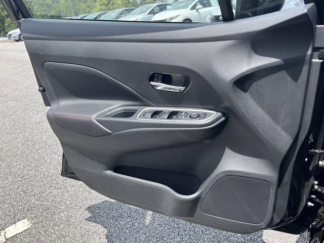 2025 Super Black Metallic Nissan Versa 1.6 SR FWD Sedan