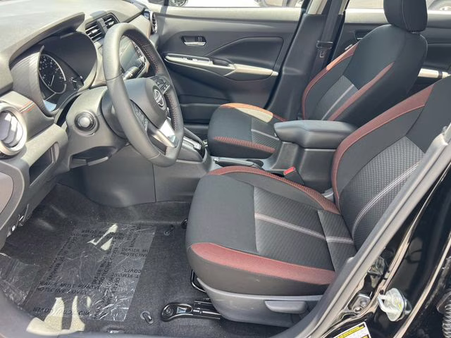 2025 Super Black Metallic Nissan Versa 1.6 SR FWD Sedan