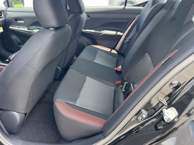 2025 Super Black Metallic Nissan Versa 1.6 SR FWD Sedan