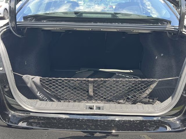 2025 Super Black Metallic Nissan Versa 1.6 SR FWD Sedan