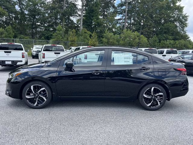 2025 Super Black Metallic Nissan Versa 1.6 SR FWD Sedan