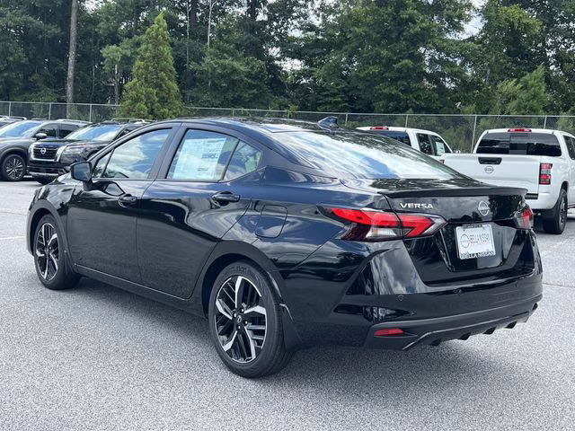 2025 Super Black Metallic Nissan Versa 1.6 SR FWD Sedan