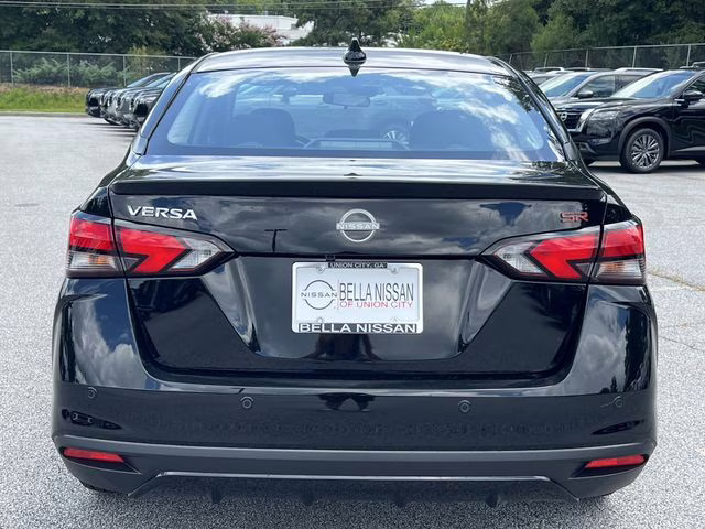 2025 Super Black Metallic Nissan Versa 1.6 SR FWD Sedan