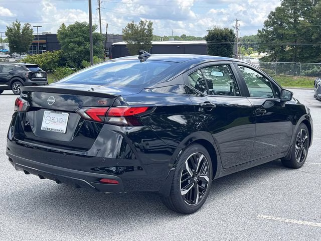 2025 Super Black Metallic Nissan Versa 1.6 SR FWD Sedan