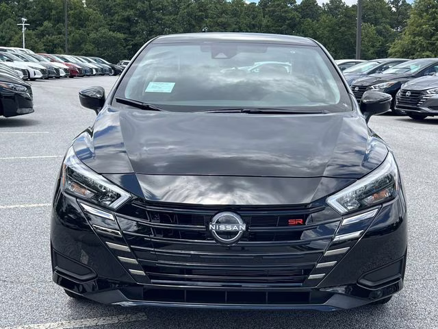 2025 Super Black Metallic Nissan Versa 1.6 SR FWD Sedan