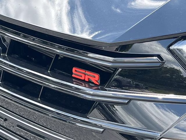 2025 Super Black Metallic Nissan Versa 1.6 SR FWD Sedan