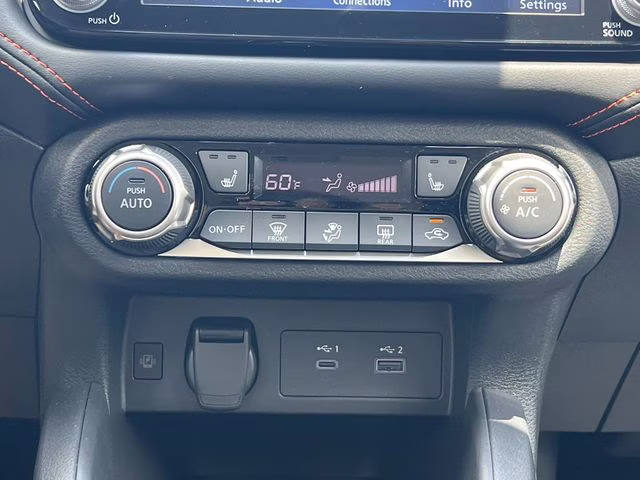 2025 Super Black Metallic Nissan Versa 1.6 SR FWD Sedan