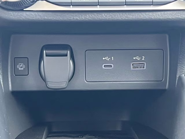 2025 Super Black Metallic Nissan Versa 1.6 SR FWD Sedan