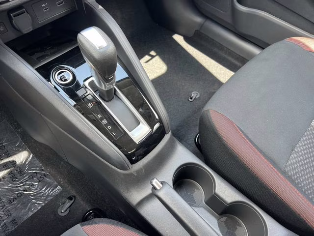 2025 Super Black Metallic Nissan Versa 1.6 SR FWD Sedan