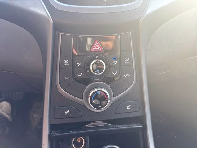 2014 Hyundai Elantra SE FWD Sedan