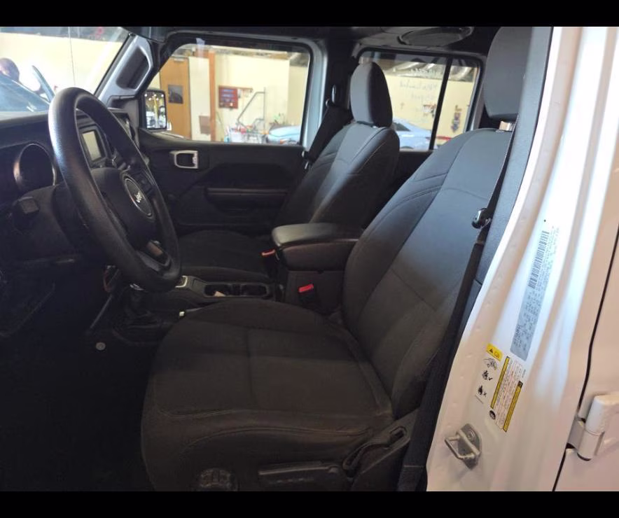 2018 Bright White Clearcoat Jeep Wrangler Unlimited Sport 4X4 SUV