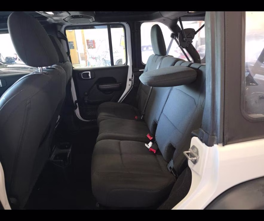 2018 Bright White Clearcoat Jeep Wrangler Unlimited Sport 4X4 SUV