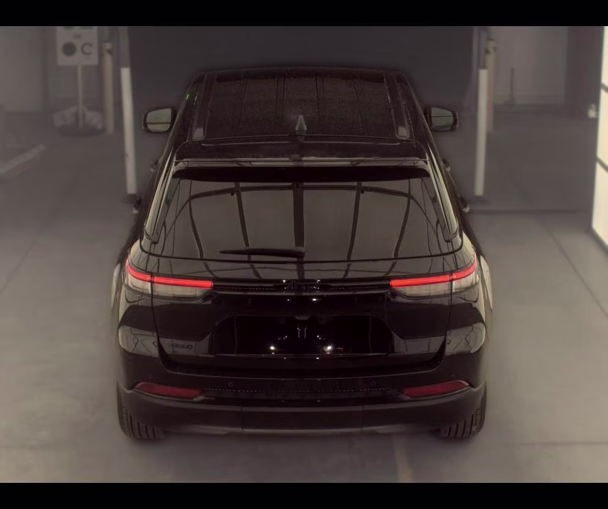 2025 Diamond Black Crystal Pearlcoat Jeep Grand Cherokee Altitude 4X4 SUV
