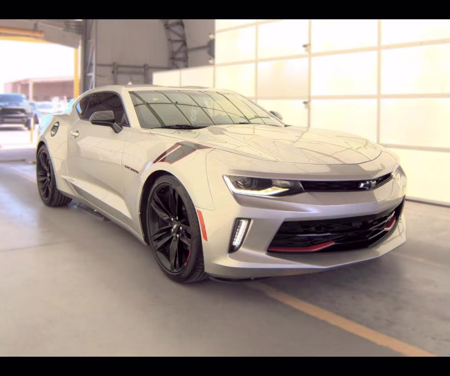 2018 Silver Ice Metallic Chevrolet Camaro 1LT RWD Coupe