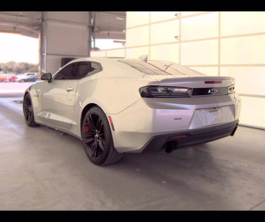 2018 Silver Ice Metallic Chevrolet Camaro 1LT RWD Coupe