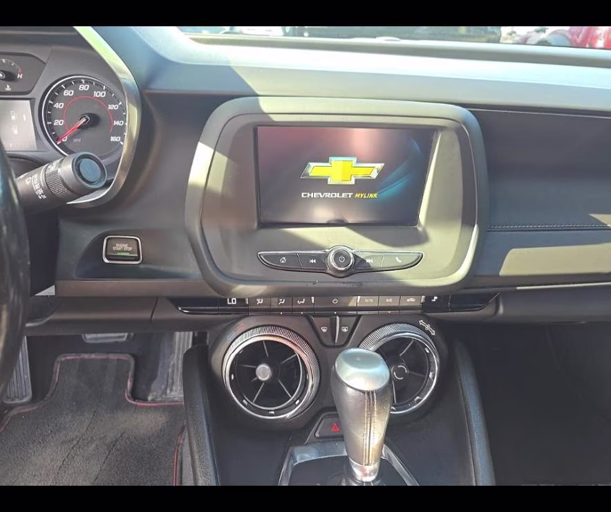 2018 Silver Ice Metallic Chevrolet Camaro 1LT RWD Coupe