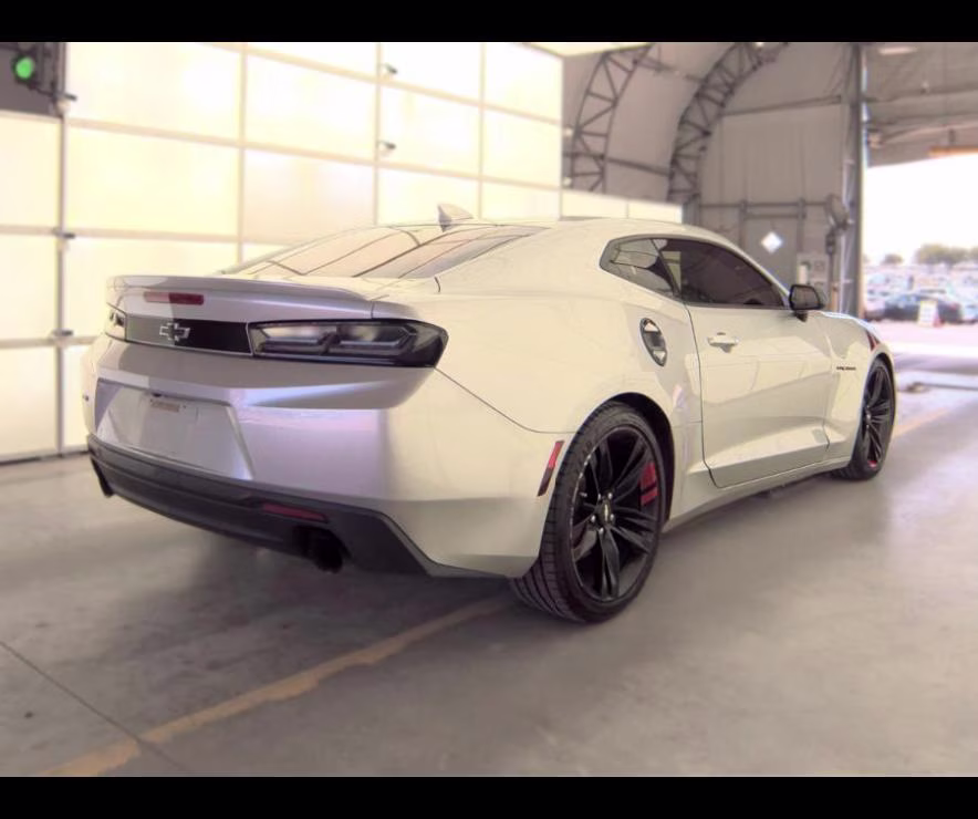 2018 Silver Ice Metallic Chevrolet Camaro 1LT RWD Coupe