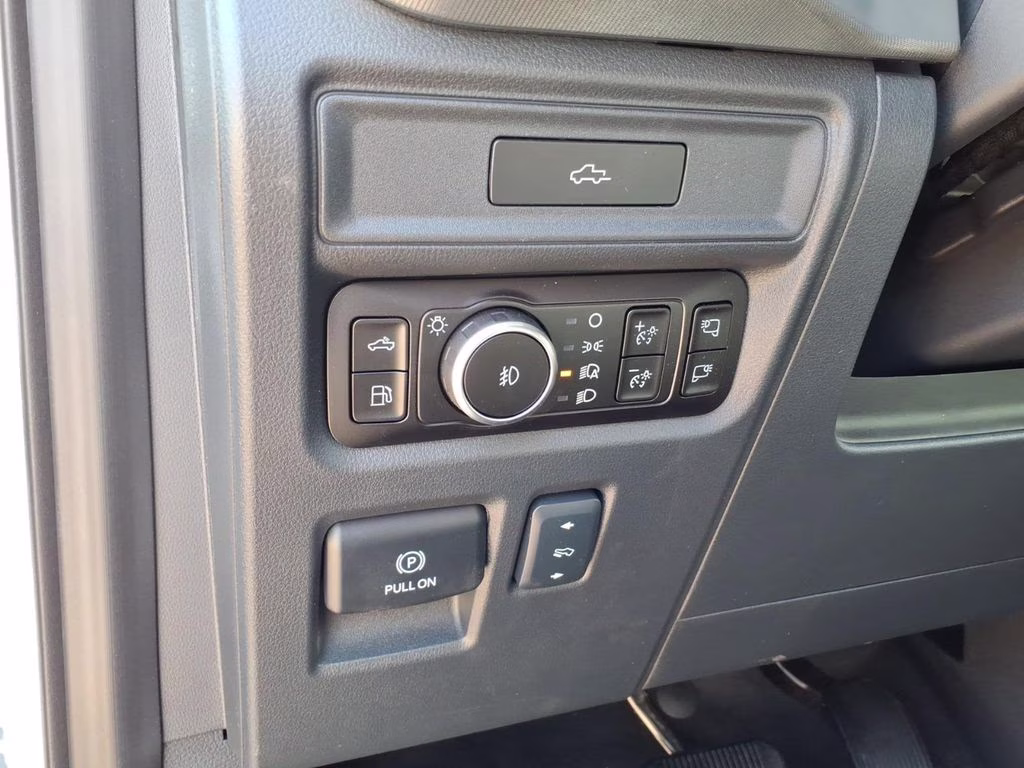 2026 Oxford White Ford F-150 Lariat 4X4 Truck