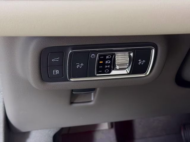 2024 White Platinum Clearcoat Metallic Lincoln Nautilus Premiere AWD SUV