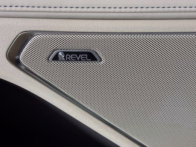 2024 White Platinum Clearcoat Metallic Lincoln Nautilus Premiere AWD SUV