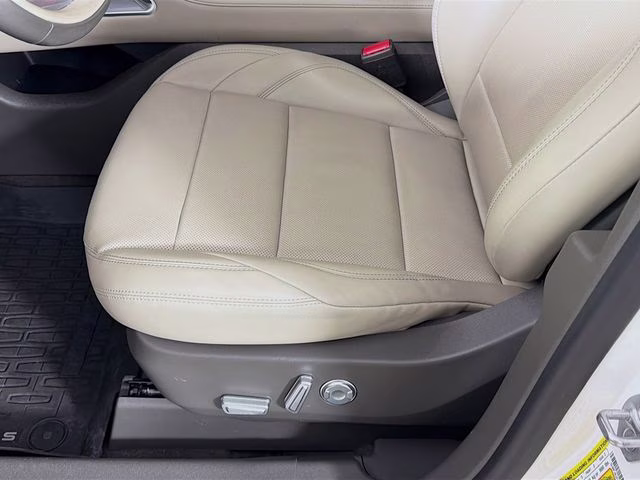 2024 White Platinum Clearcoat Metallic Lincoln Nautilus Premiere AWD SUV