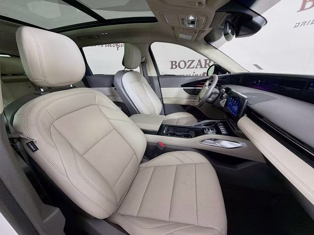 2024 White Platinum Clearcoat Metallic Lincoln Nautilus Premiere AWD SUV