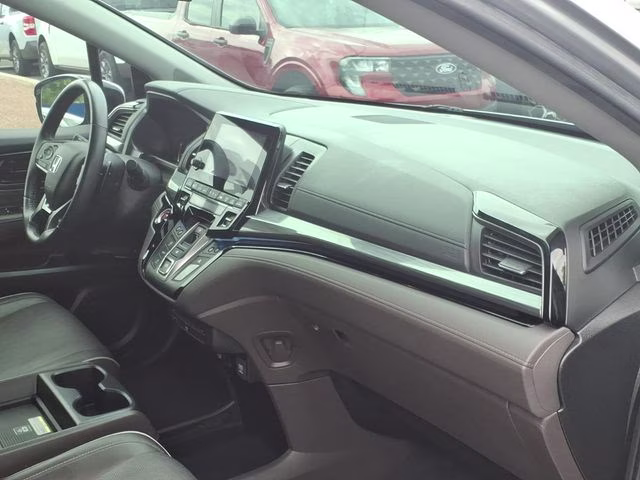 2022 Lunar Silver Metallic Honda Odyssey Elite FWD Van