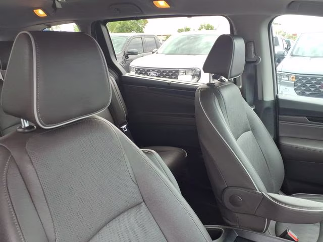 2022 Lunar Silver Metallic Honda Odyssey Elite FWD Van