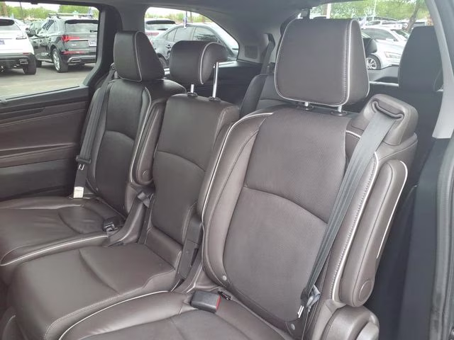 2022 Lunar Silver Metallic Honda Odyssey Elite FWD Van