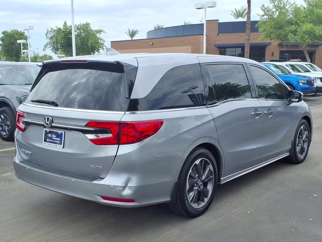 2022 Lunar Silver Metallic Honda Odyssey Elite FWD Van