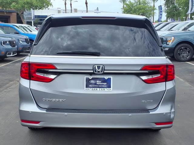 2022 Lunar Silver Metallic Honda Odyssey Elite FWD Van