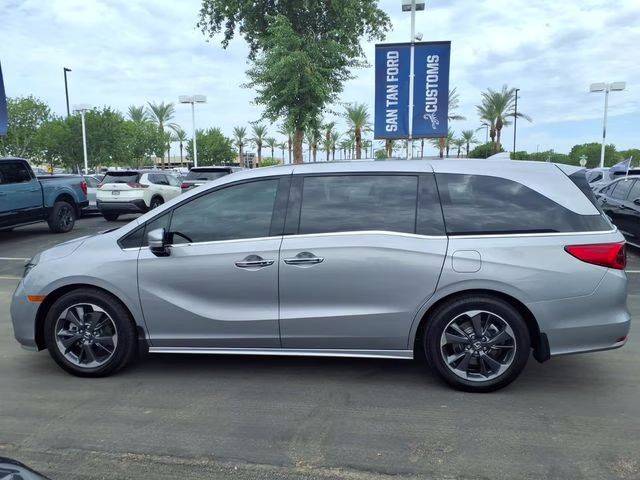 2022 Lunar Silver Metallic Honda Odyssey Elite FWD Van