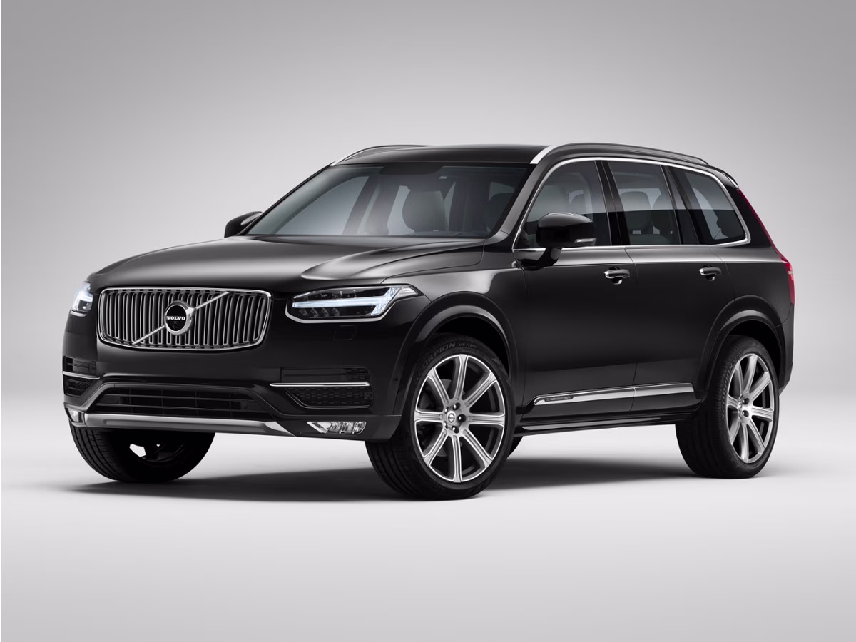 2016 White Volvo XC90 T5 Momentum FWD SUV