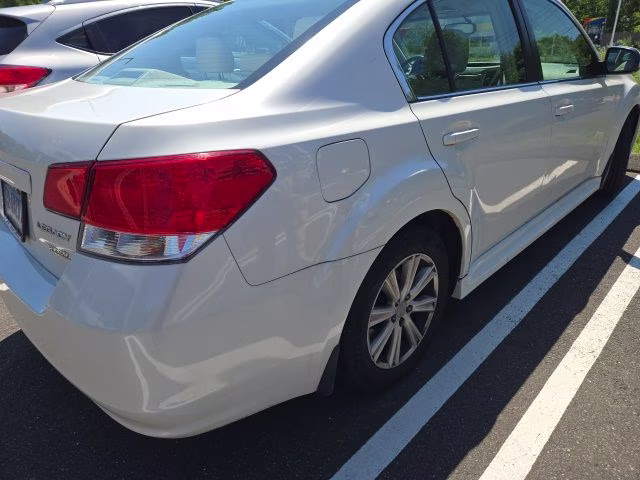2010 Satin White Pearl Subaru Legacy 2.5i AWD Sedan