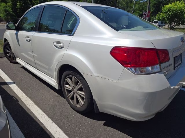 2010 Satin White Pearl Subaru Legacy 2.5i AWD Sedan