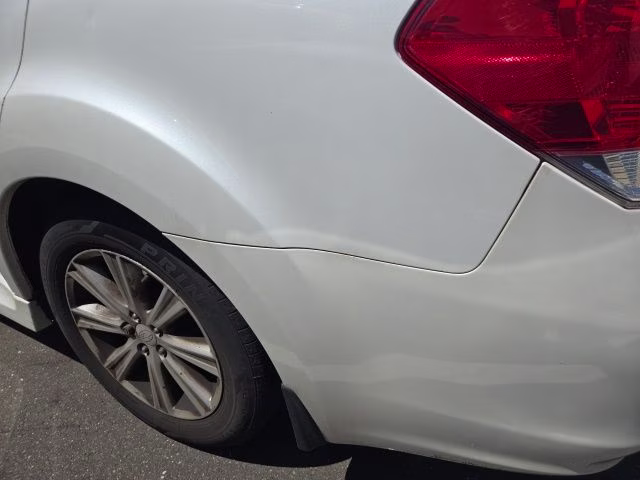 2010 Satin White Pearl Subaru Legacy 2.5i AWD Sedan