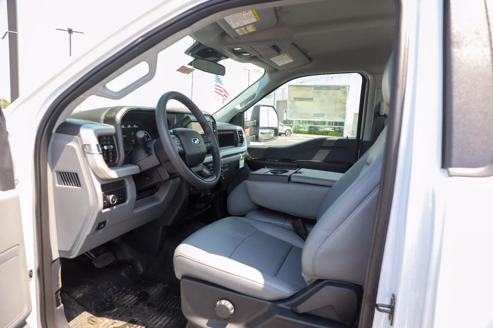 2026 Oxford White Ford Super Duty F-550 DRW XL 4X4 Truck