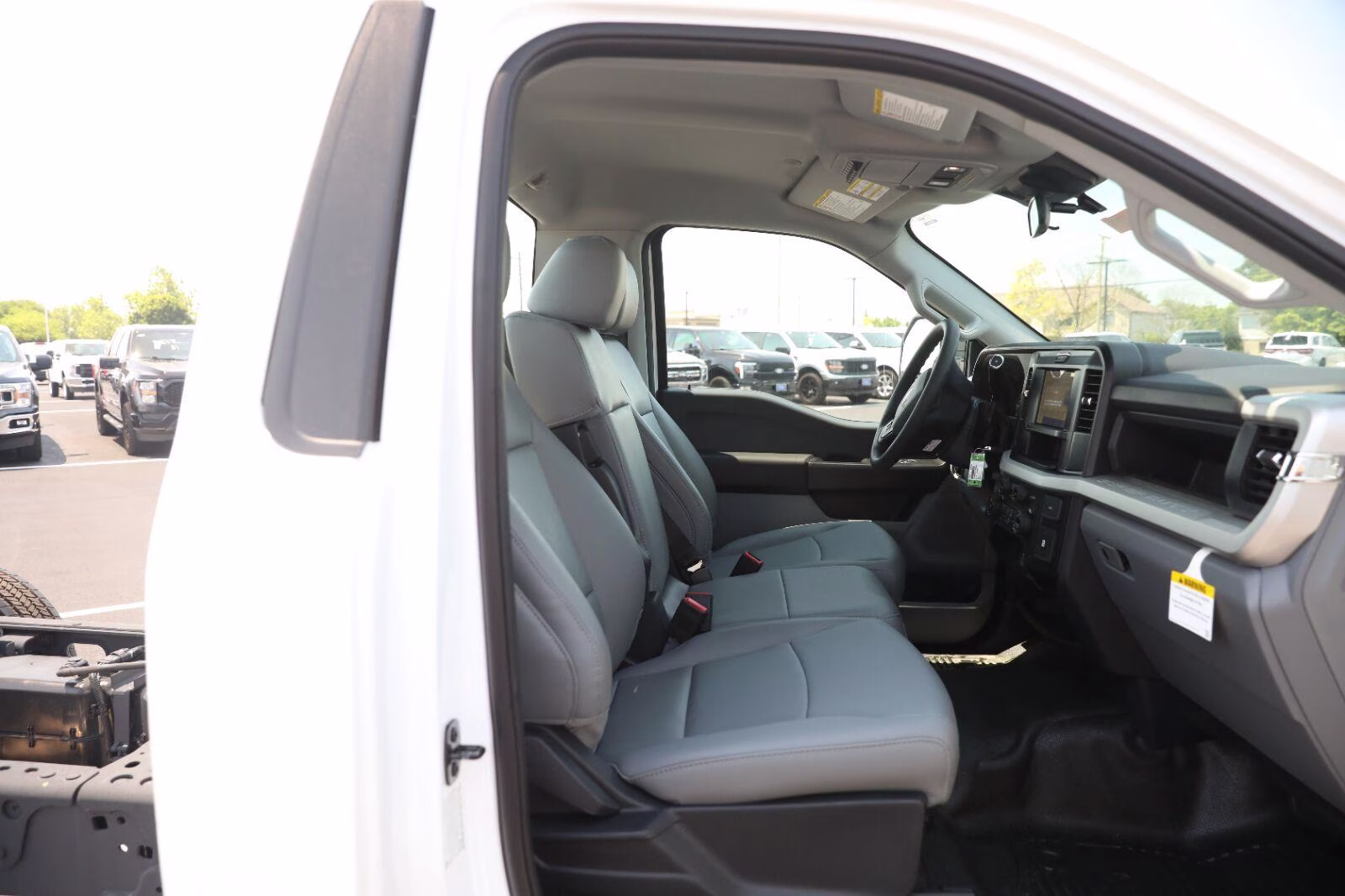 2026 Oxford White Ford Super Duty F-550 DRW XL 4X4 Truck