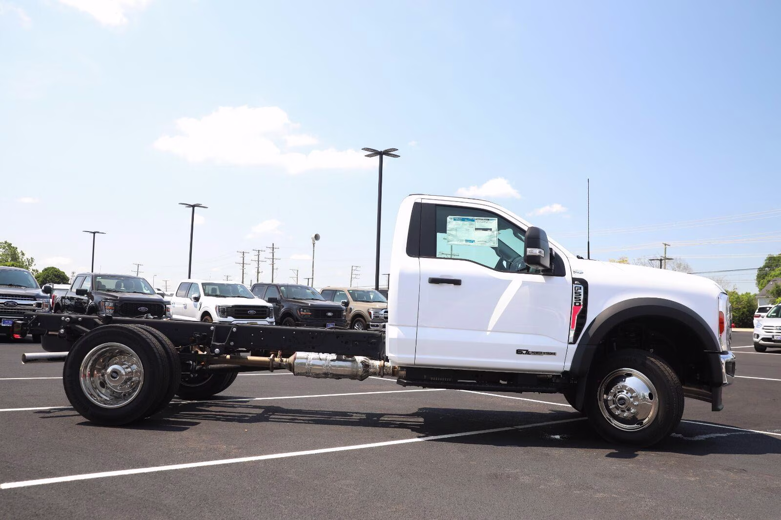 2026 Oxford White Ford Super Duty F-550 DRW XL 4X4 Truck