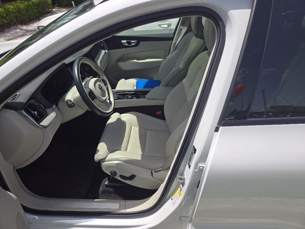 2025 Volvo XC60 Ultra AWD SUV