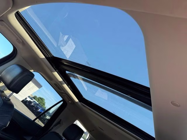 2019 White Platinum Ford Expedition Platinum RWD SUV