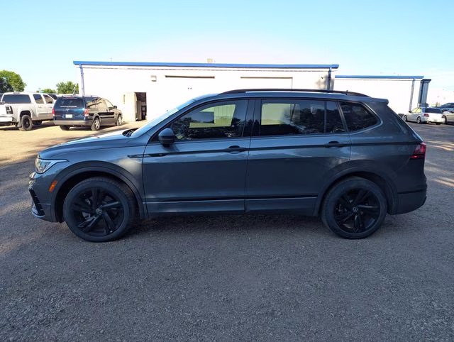 2023 Platinum Gray Metallic Volkswagen Tiguan 2.0T SE R-Line Black FWD SUV