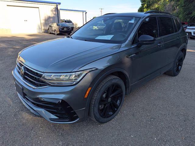2023 Platinum Gray Metallic Volkswagen Tiguan 2.0T SE R-Line Black FWD SUV
