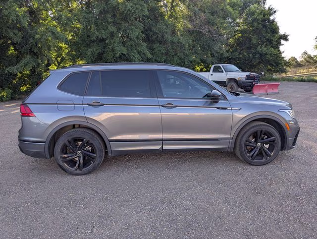 2023 Platinum Gray Metallic Volkswagen Tiguan 2.0T SE R-Line Black FWD SUV