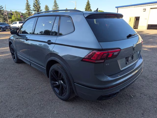2023 Platinum Gray Metallic Volkswagen Tiguan 2.0T SE R-Line Black FWD SUV