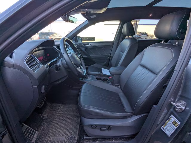 2023 Platinum Gray Metallic Volkswagen Tiguan 2.0T SE R-Line Black FWD SUV