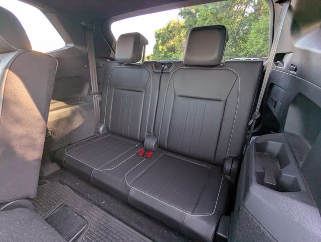 2023 Platinum Gray Metallic Volkswagen Tiguan 2.0T SE R-Line Black FWD SUV