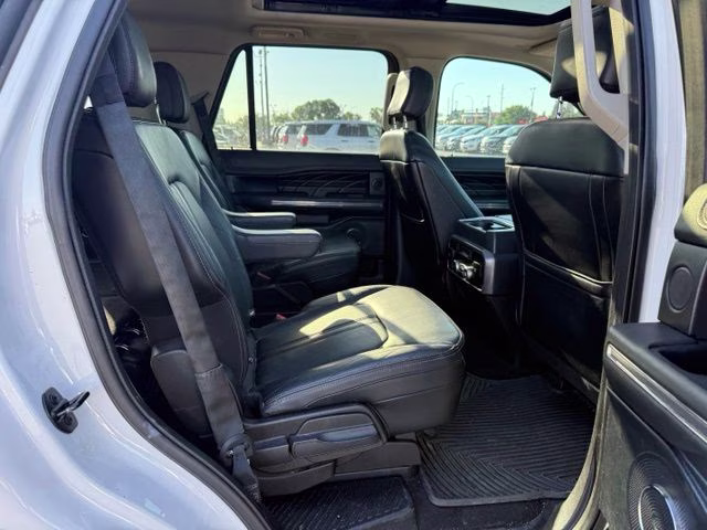 2019 White Platinum Ford Expedition Platinum RWD SUV