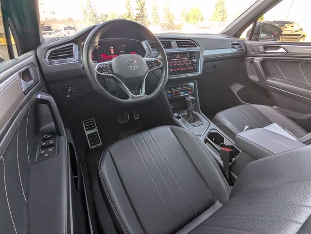 2023 Platinum Gray Metallic Volkswagen Tiguan 2.0T SE R-Line Black FWD SUV